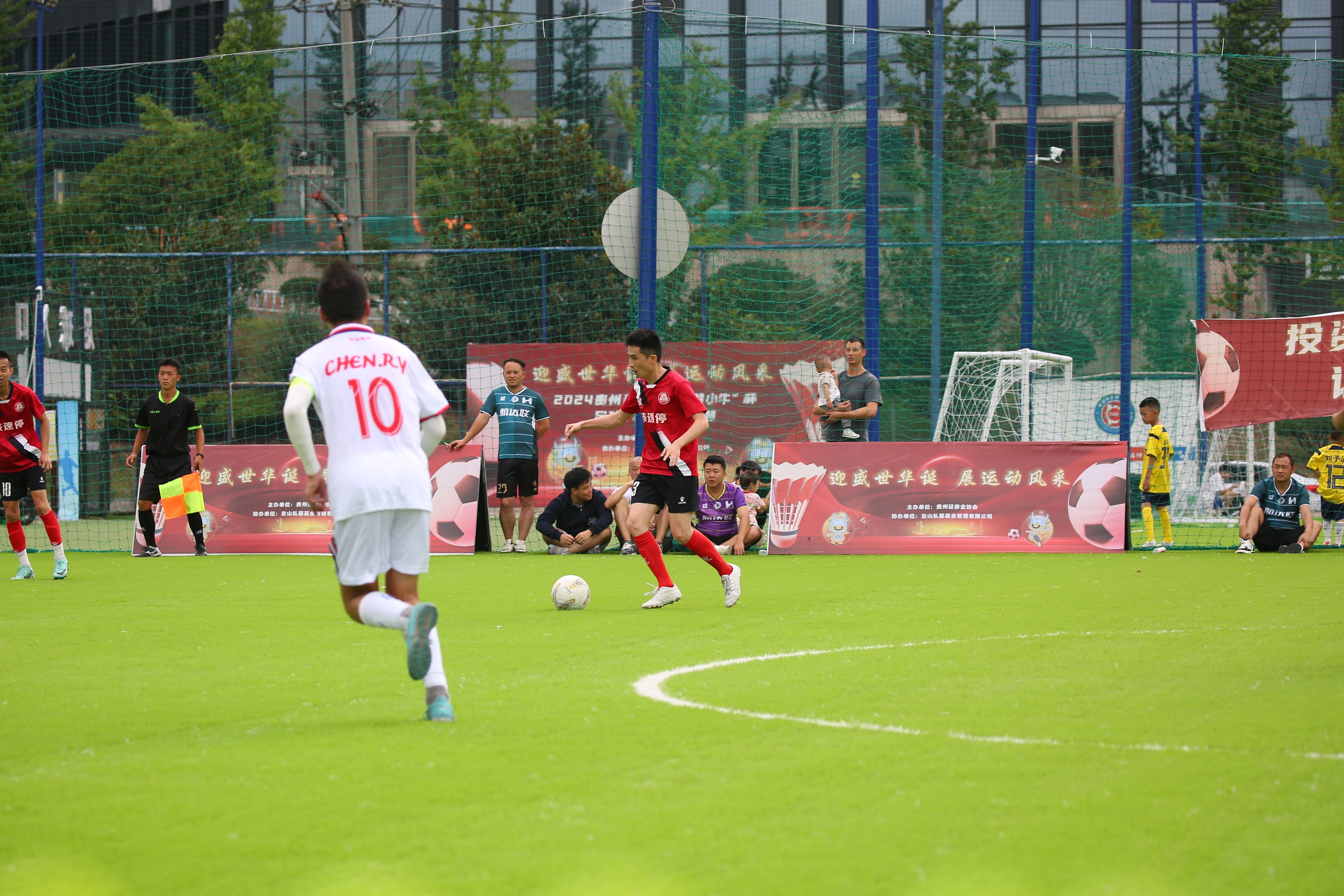 贵州金牛队主场力擒对手，赢得比赛胜利