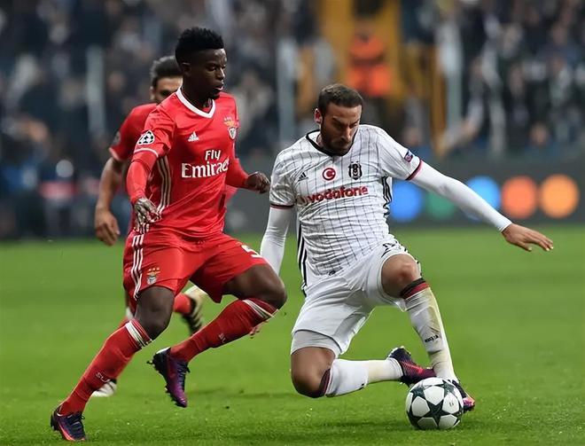 关于荷兰阿贾克斯在加时赛逆转葡萄牙波尔图的信息 关于荷兰阿贾克斯在加时赛逆转葡萄牙波尔图的信息