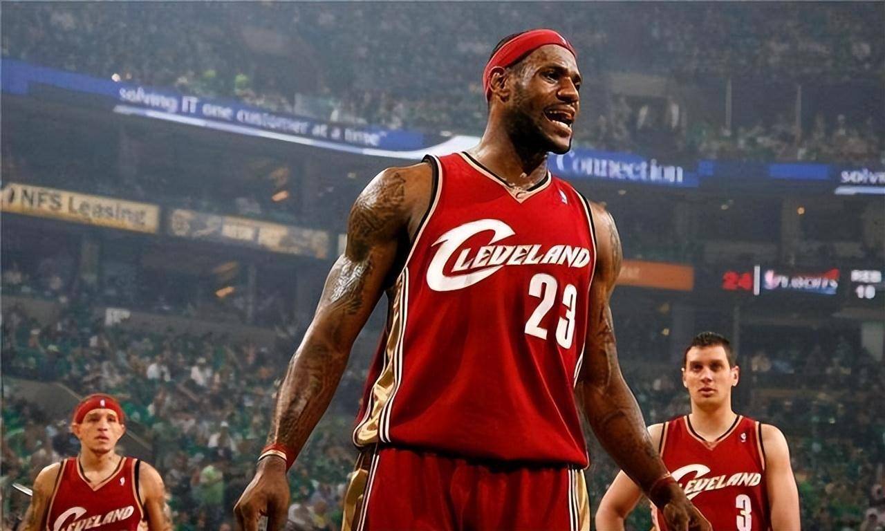 沙尔克球员伤病潮涌现，困扰主帅调整阵容的简单介绍