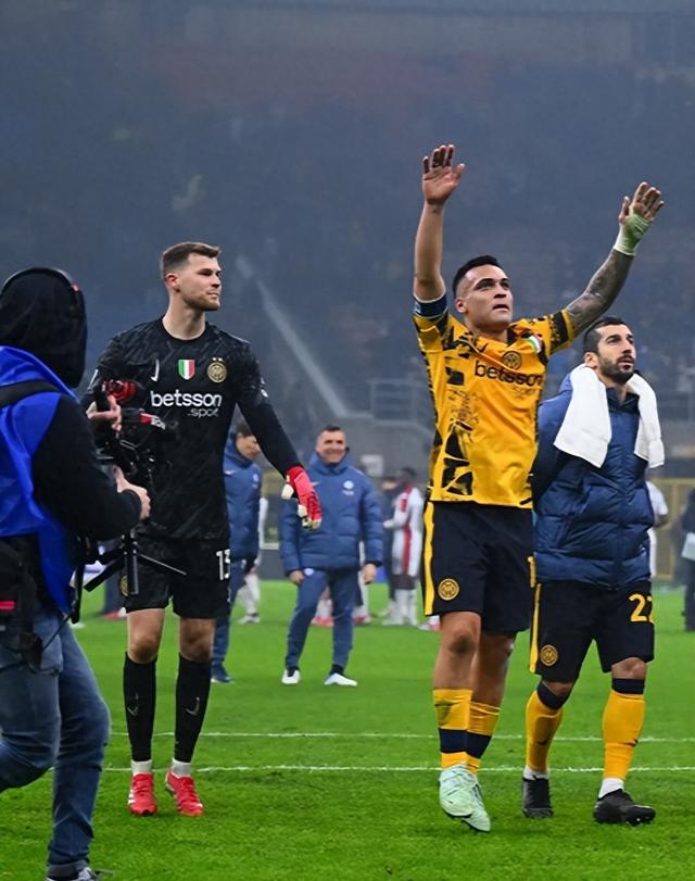 国际米兰前场连环进攻，轻松击败对手