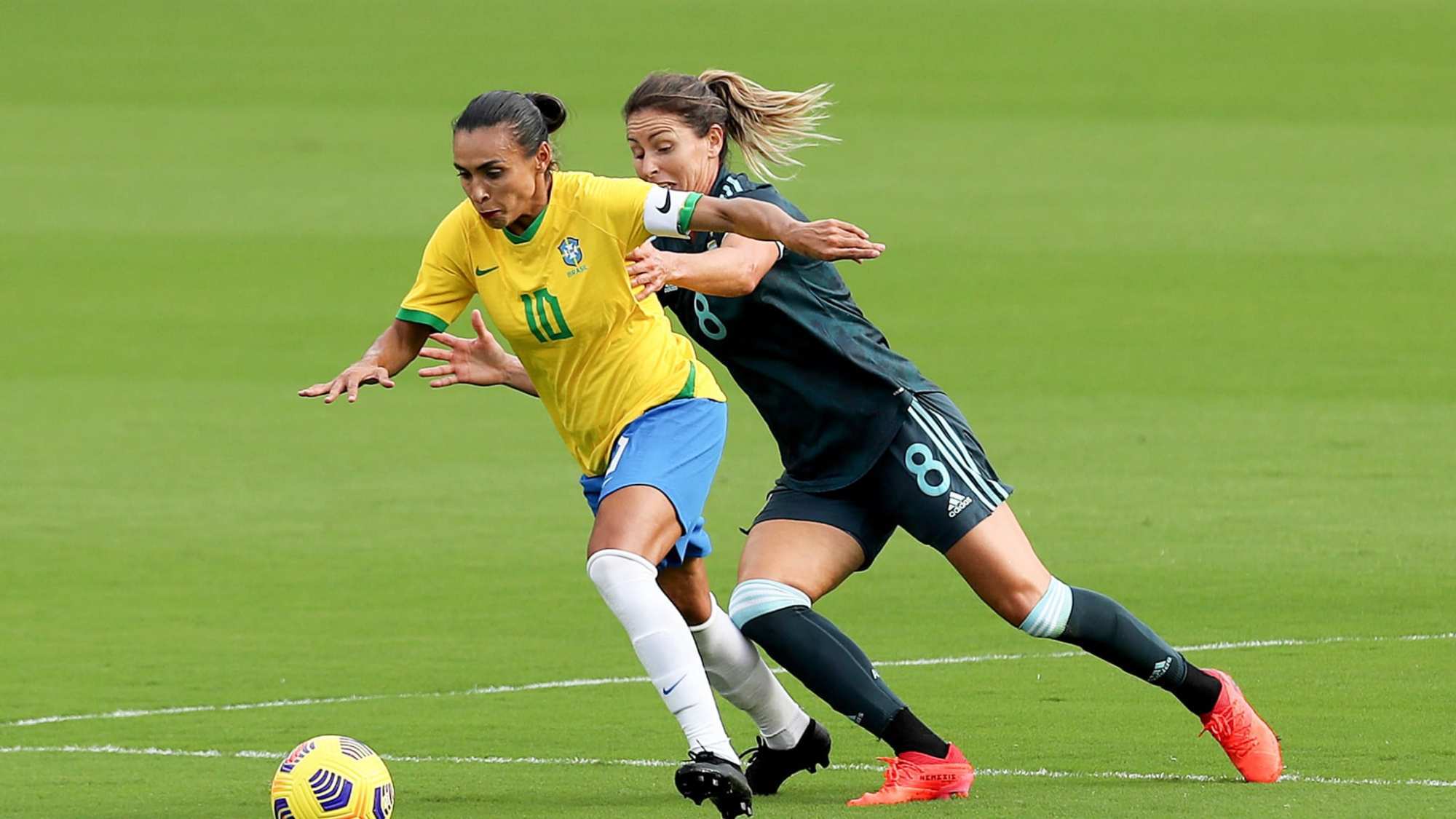 荷兰女足在国际比赛中完胜对手