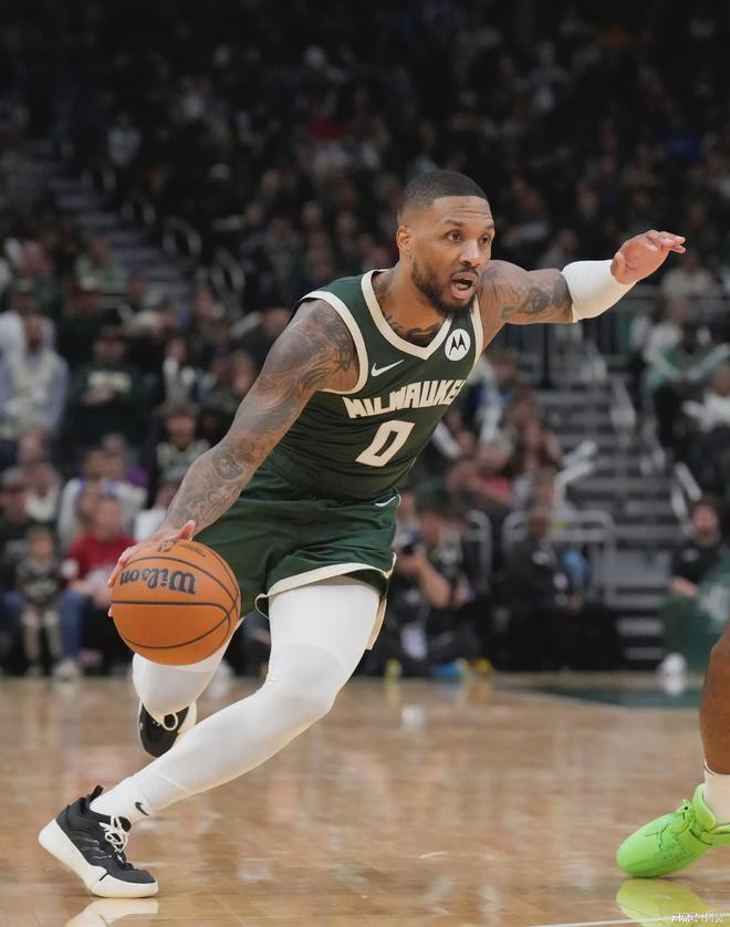 雄鹿全面溃败!字母哥助火箭成功升至第二位 雄鹿全面溃败!字母哥助火箭成功升至第二位