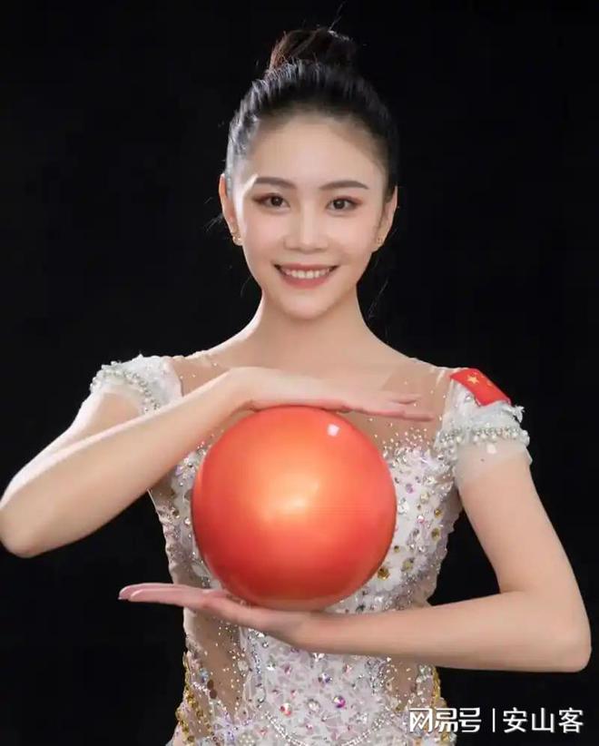 体操双料金牌项目运动员实力胜出激动人心的简单介绍 体操双料金牌项目运动员实力胜出激动人心的简单介绍