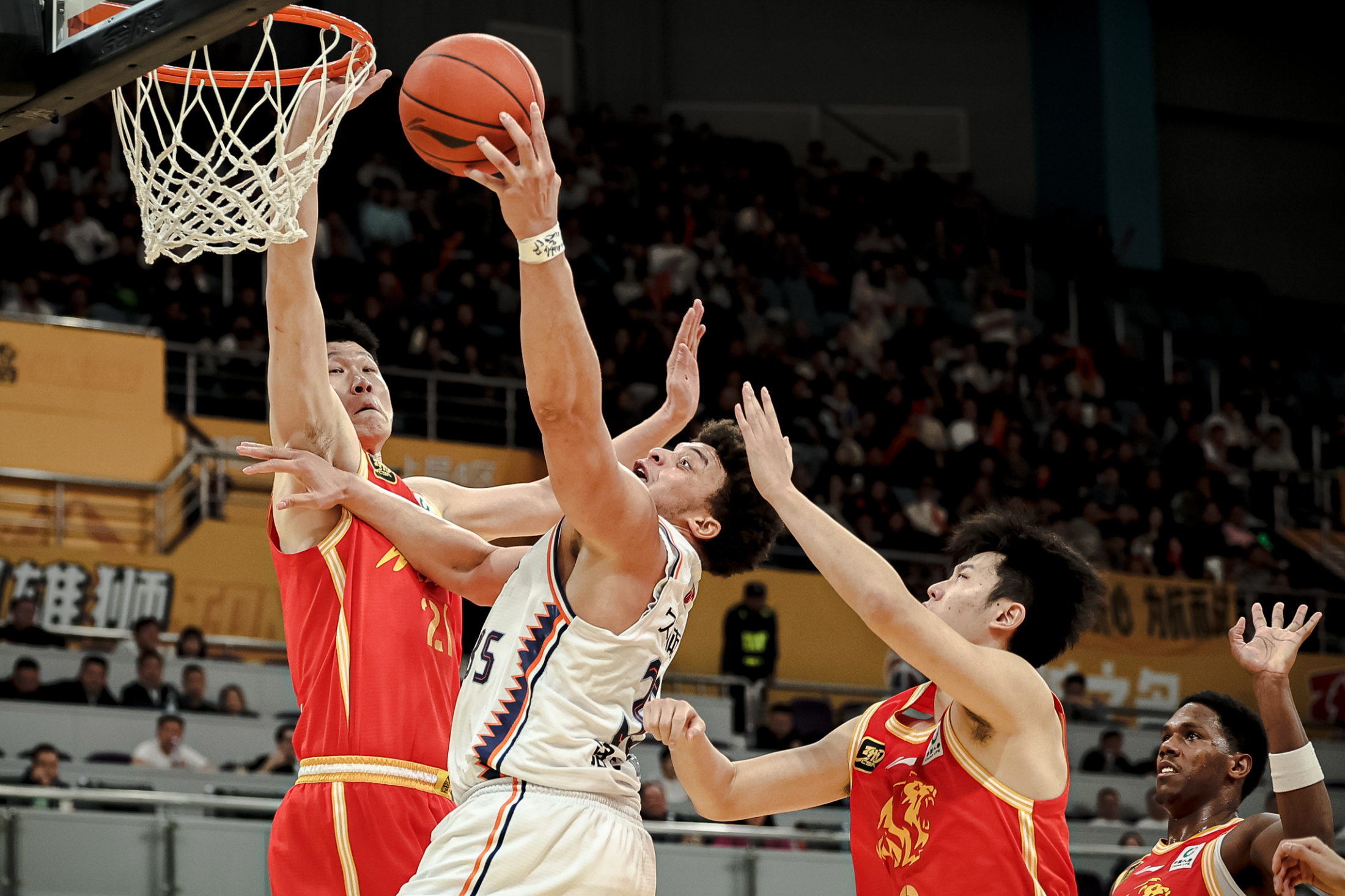 包含天津篮球战胜劲敌，肆意展现实力的词条