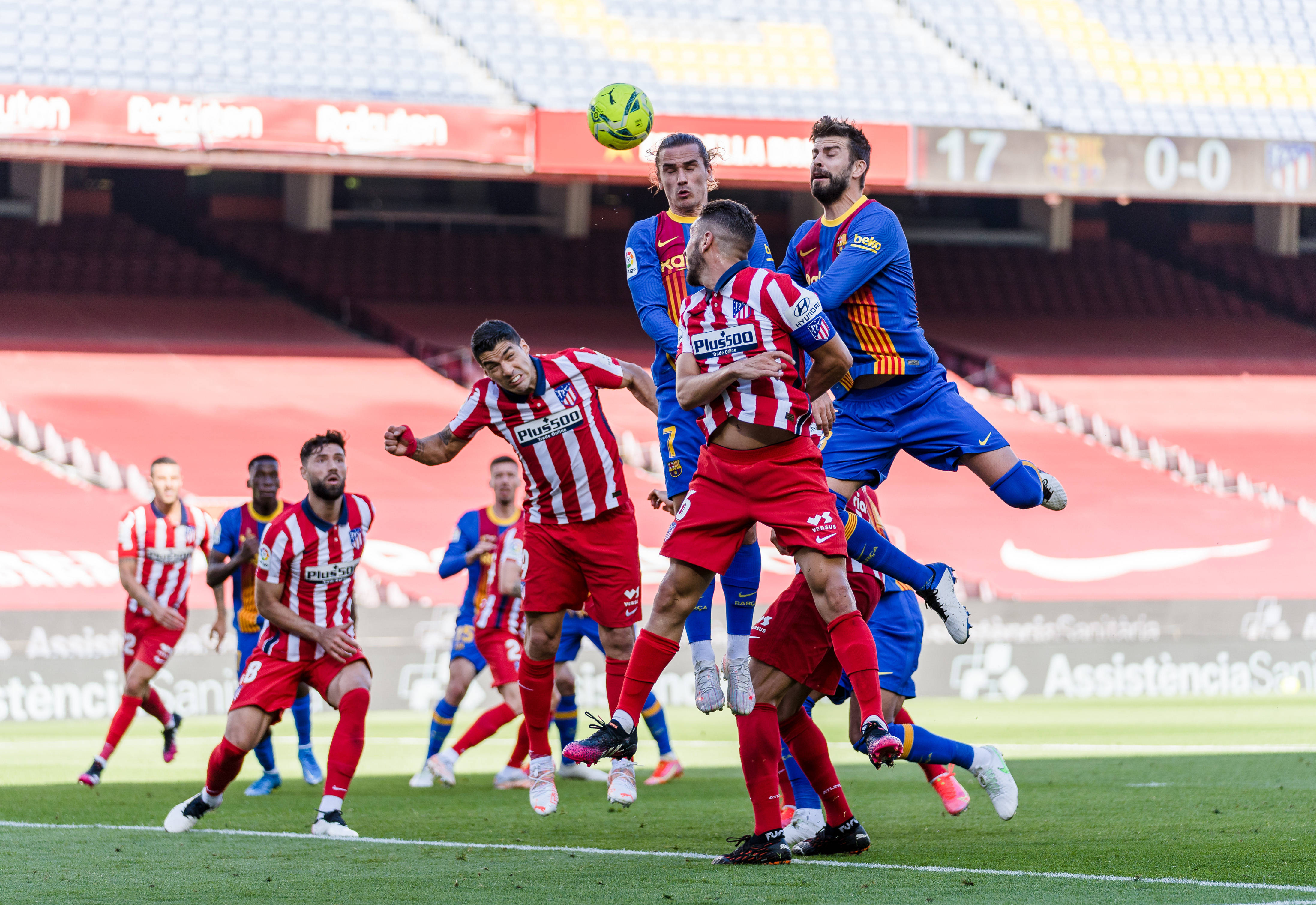 巴伐利亚德比不败,德国联赛竞争激烈 巴伐利亚德比不败,德国联赛竞争激烈