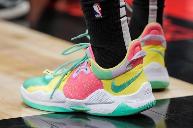 小牛队再次遭遇连败,球员表现不尽如人意 小牛队再次遭遇连败,球员表现不尽如人意