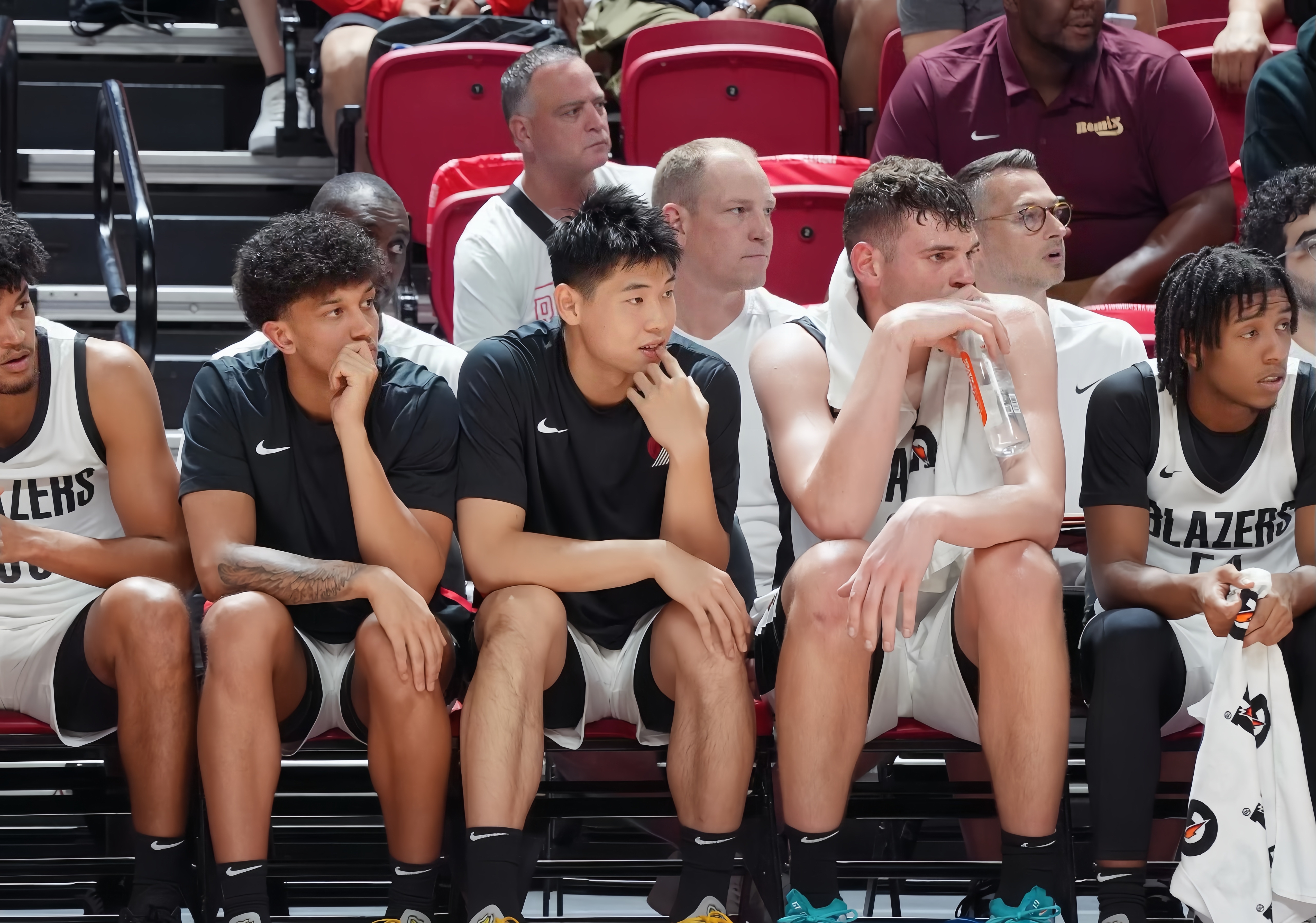 开拓者队备受困扰,球员状态莫名下滑 开拓者队备受困扰,球员状态莫名下滑