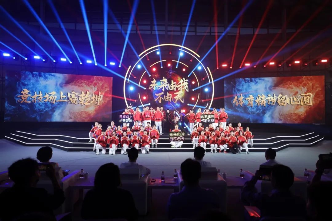 包含冠军抵达决赛赛场挑战冒险追求荣光的词条 包含冠军抵达决赛赛场挑战冒险追求荣光的词条