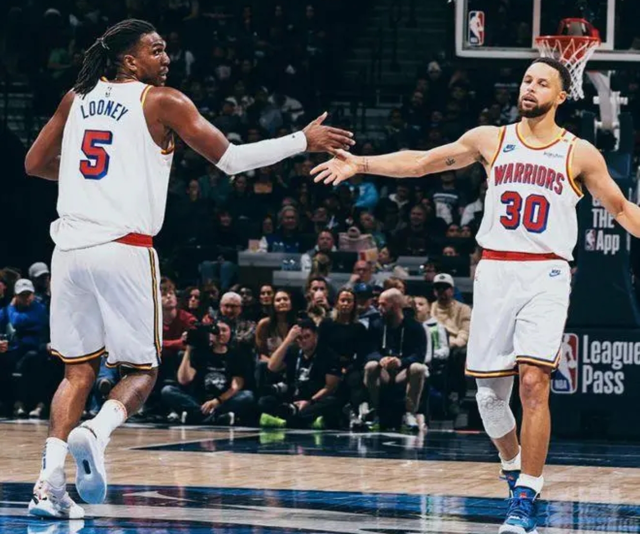 勇士轻取森狼！库里分率队豪取胜利大胜