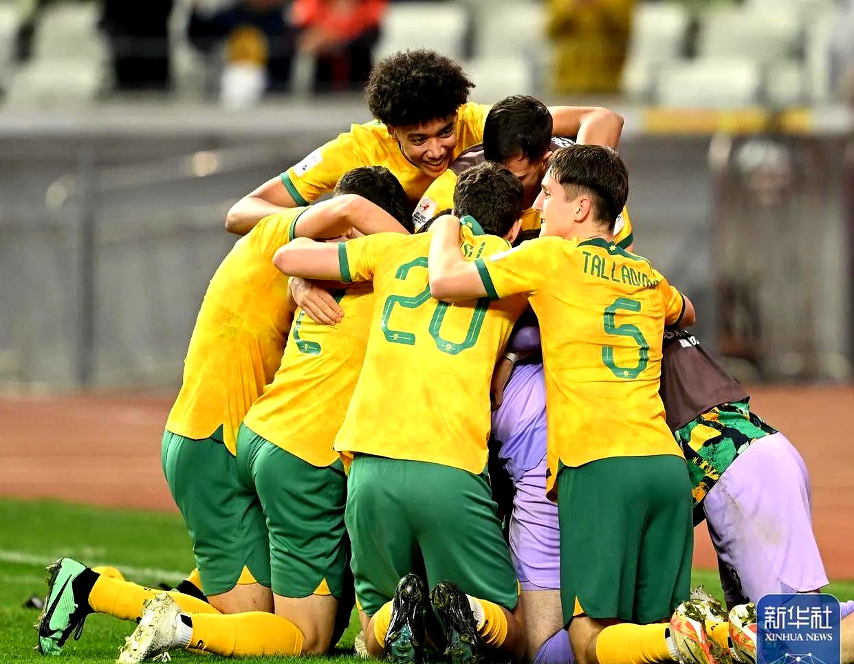 争分夺秒！比赛中双方围绕胜利展开搏斗