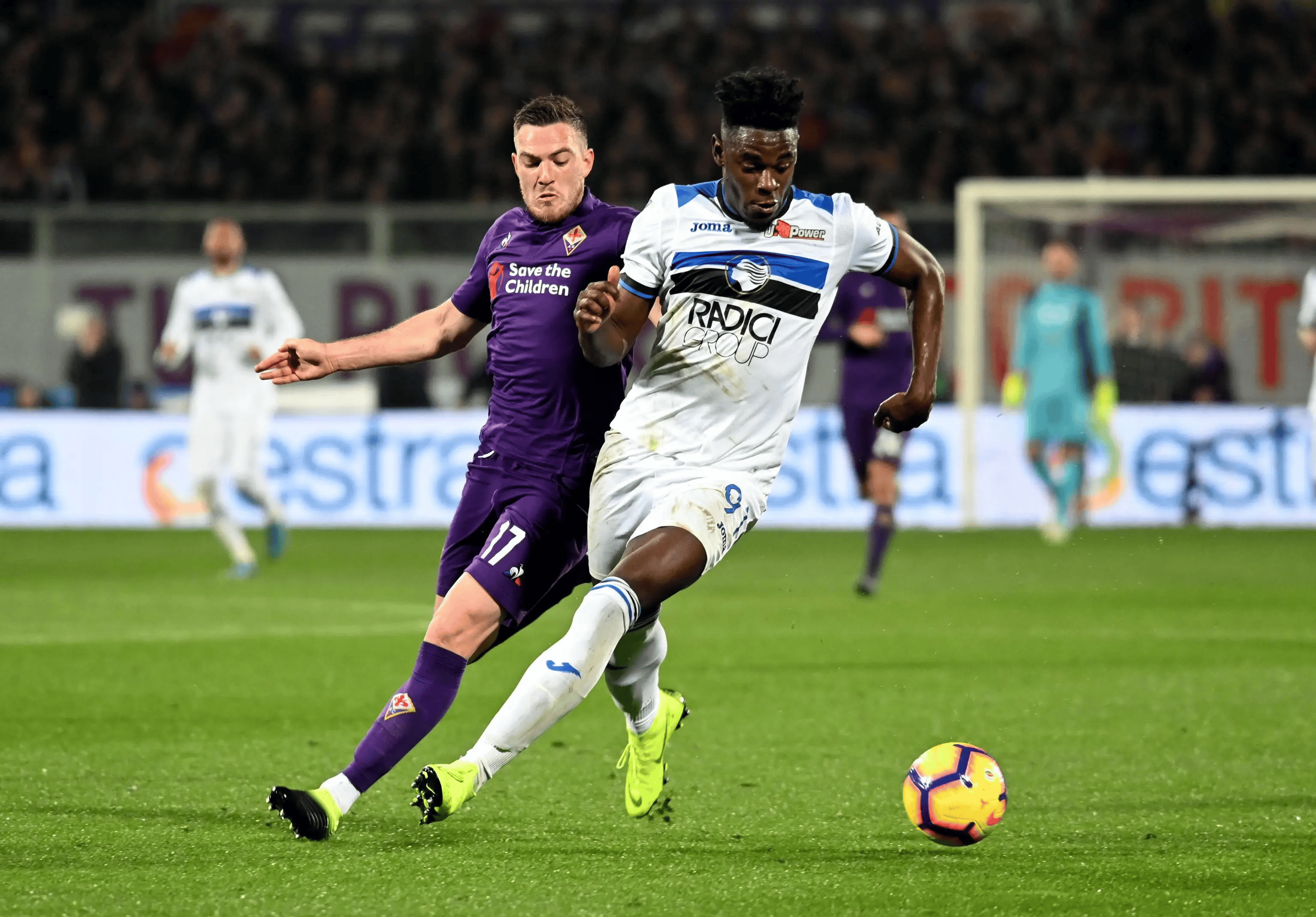 意大利足球比赛惊艳瞬间让球迷欢呼不已