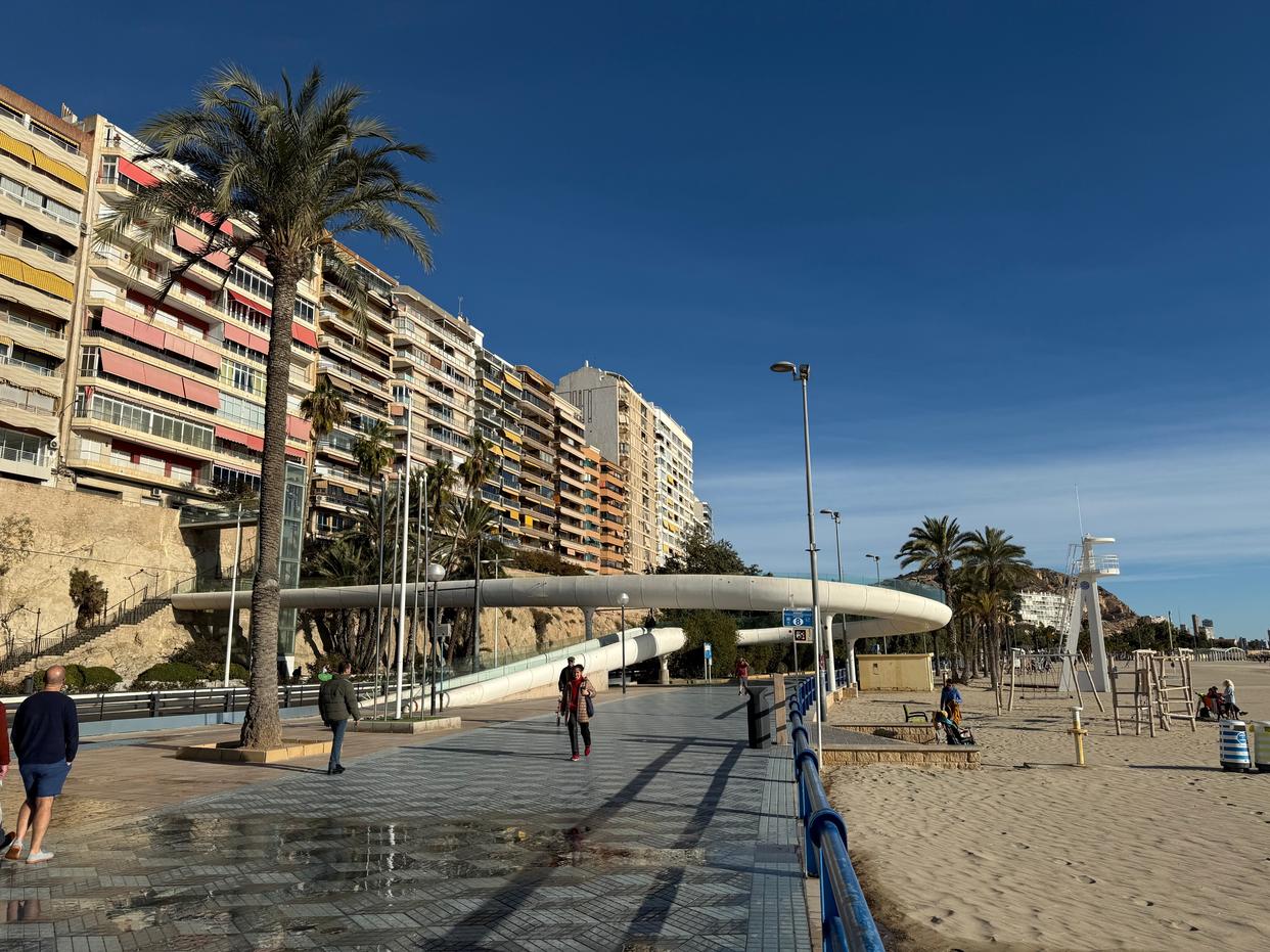 格拉纳达客场平局,延续保守风格 格拉纳达客场平局,延续保守风格