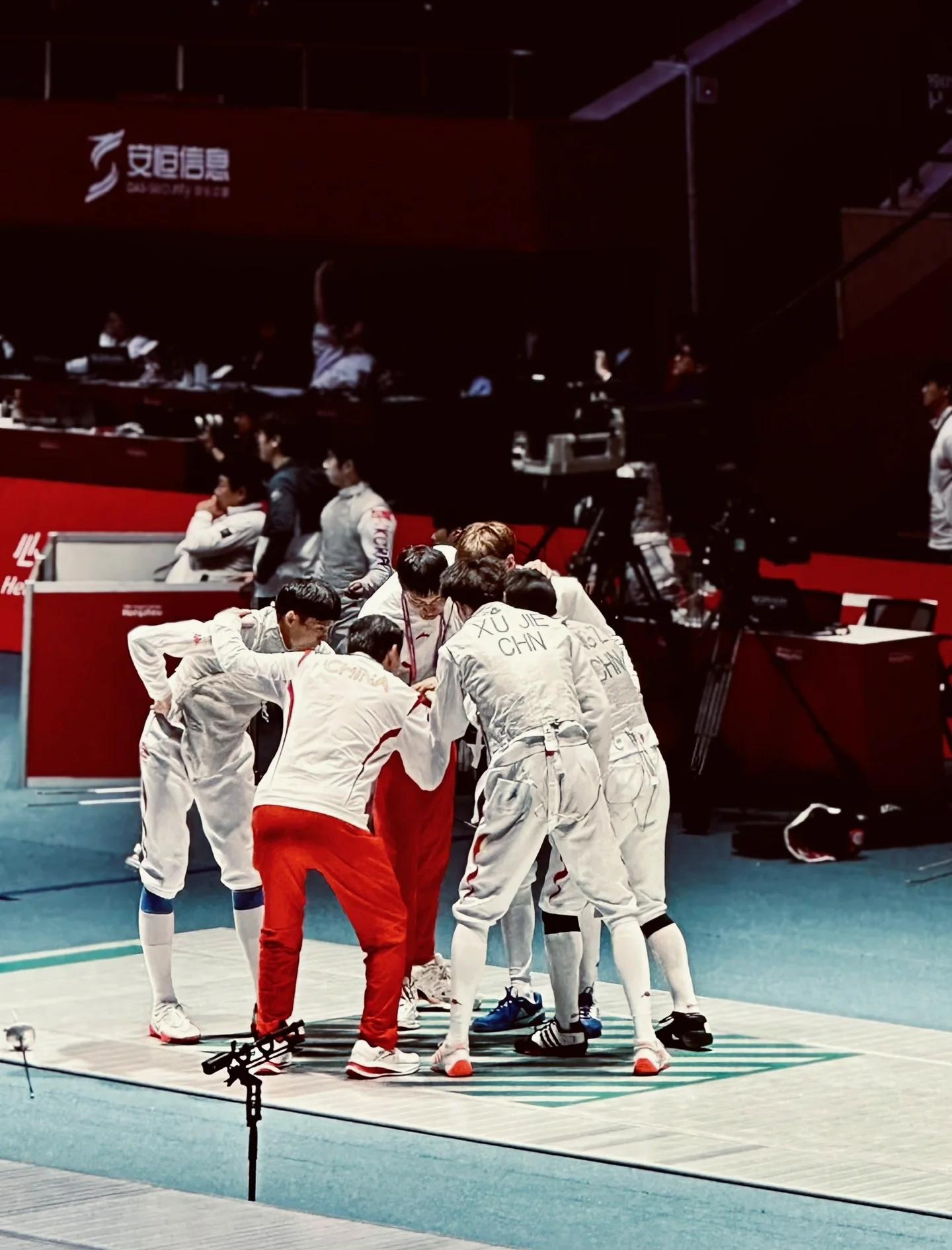 委内瑞拉队在击剑赛场上夺冠 委内瑞拉队在击剑赛场上夺冠