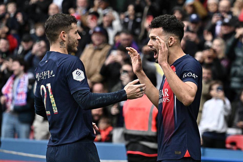 巴黎圣日耳曼联赛表现抢眼,球队信心高涨 巴黎圣日耳曼联赛表现抢眼,球队信心高涨