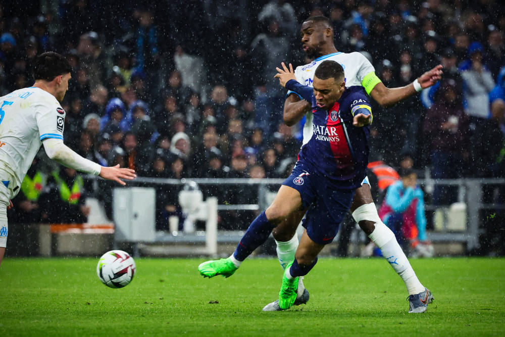 巴黎圣日耳曼联赛表现抢眼,球队信心高涨 巴黎圣日耳曼联赛表现抢眼,球队信心高涨