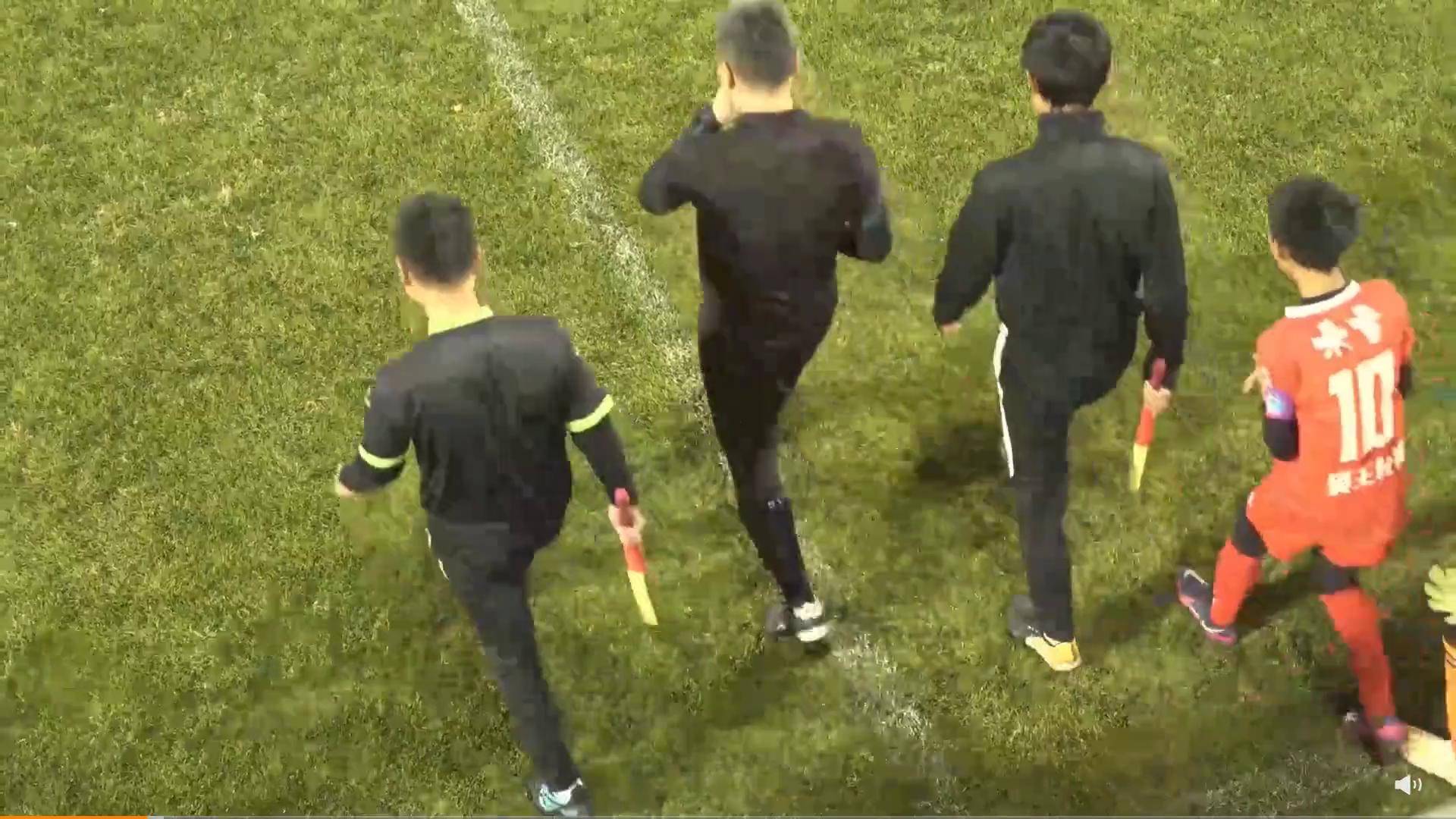 足球联赛盛况持续激烈对抗引发观众狂热