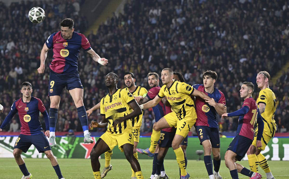 巴塞罗那轻取胜利，欧冠淘汰赛在望