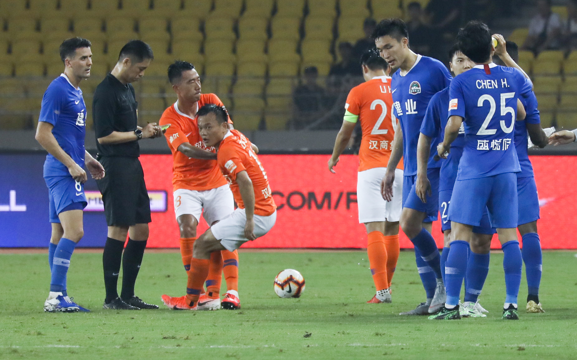 武汉卓尔客场遭遇连败，抢分压力增大的简单介绍