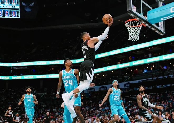 快船客场击败爵士，乔治独得分