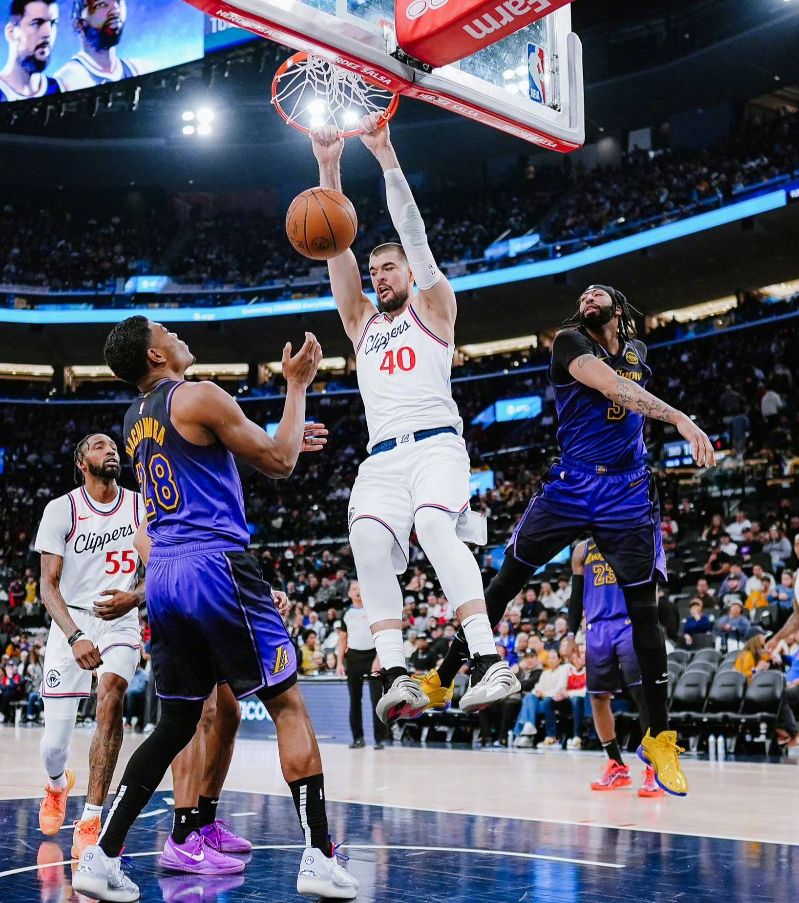 快船客场击败爵士，乔治独得分