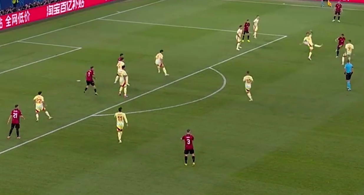 西班牙球队在激战中夺得胜利,前进半决赛 西班牙球队在激战中夺得胜利,前进半决赛