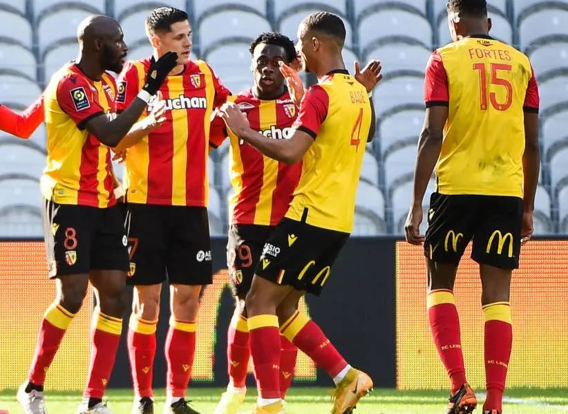 里昂主场战胜实力对手,稳固联赛前列位置 里昂主场战胜实力对手,稳固联赛前列位置