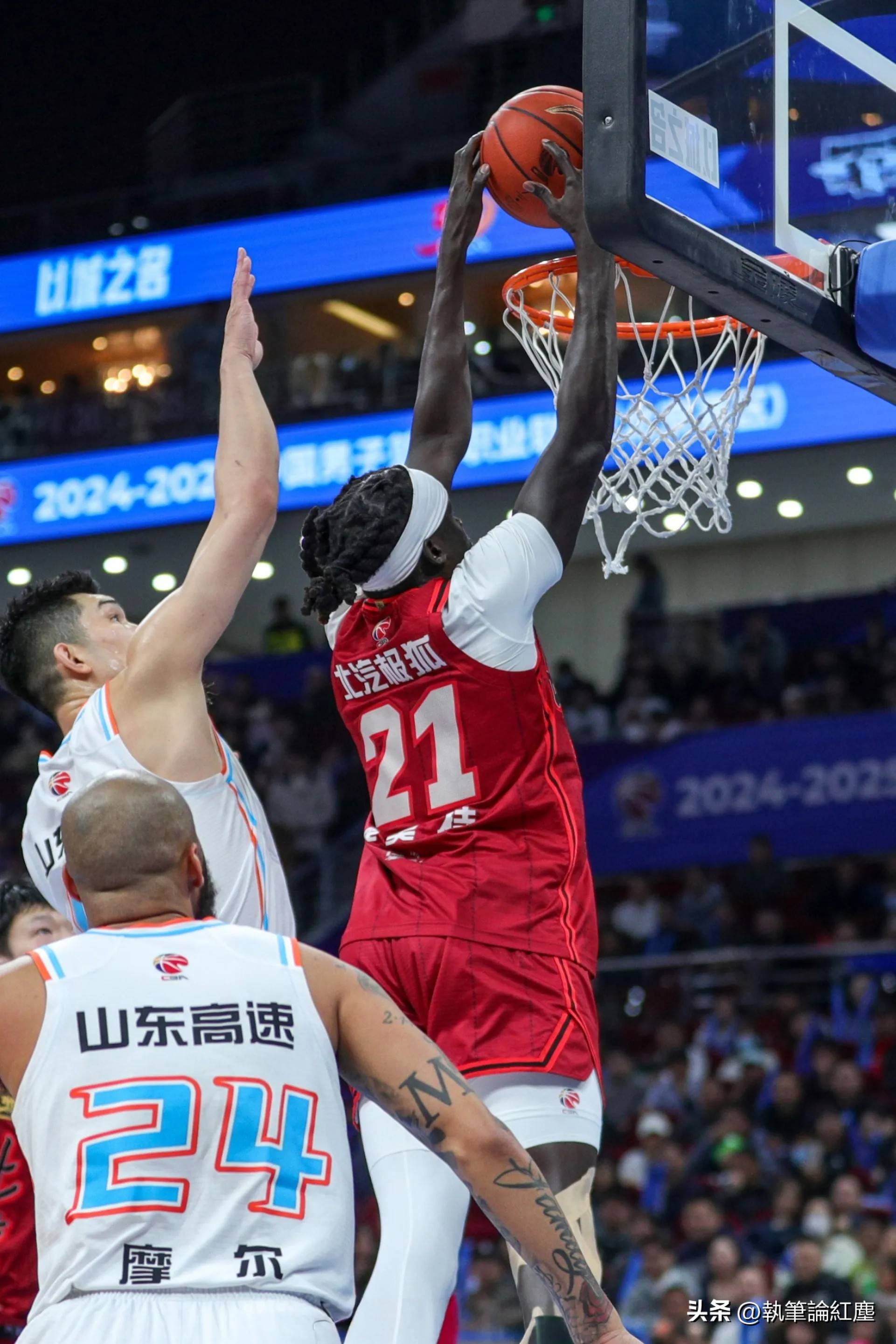 山东队大展拳脚，主场获胜关键