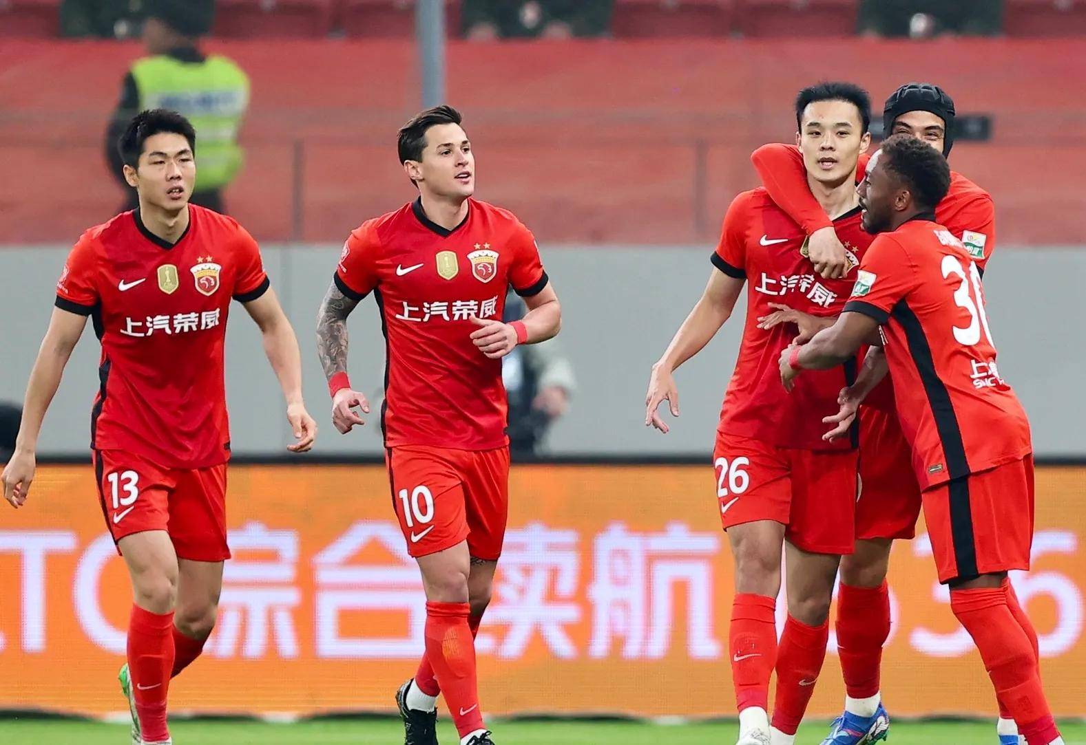 中超球队整备升级,练兵备战新赛季 中超球队整备升级,练兵备战新赛季