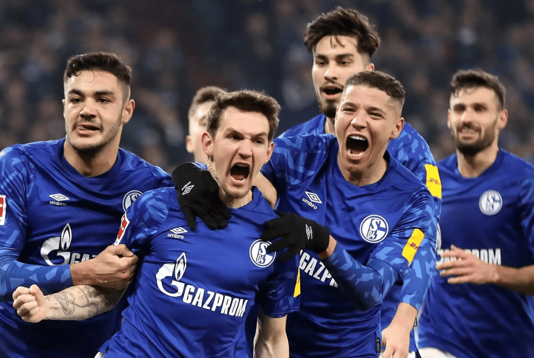 包含尤文图斯客场战平，欧冠半决晋级战局扑朔迷离的词条