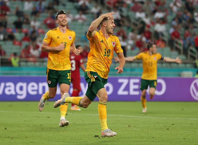 快速夺冠：瑞士和西班牙游泳选手决战水上