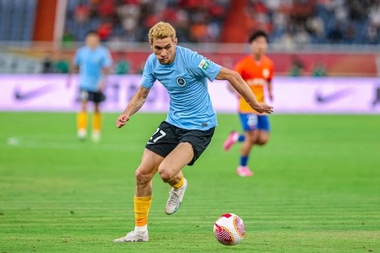 荷兰国脚成功晋级决赛赢得外援大奖赛 荷兰国脚成功晋级决赛赢得外援大奖赛