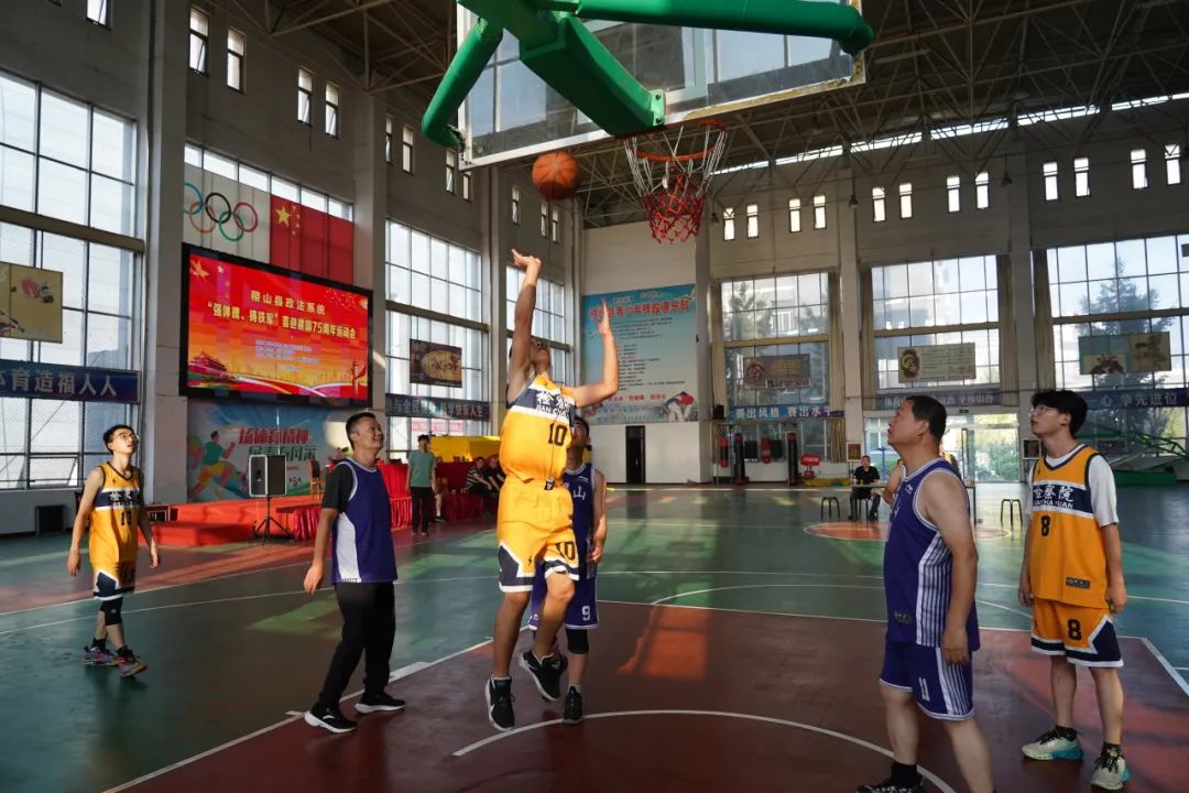 包含紧张气氛笼罩整个球场,胜利谁属待揭晓!的词条 包含紧张气氛笼罩整个球场,胜利谁属待揭晓!的词条