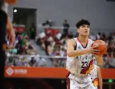 斯洛伐克篮球联赛一哥踢球风格示范 斯洛伐克篮球联赛一哥踢球风格示范