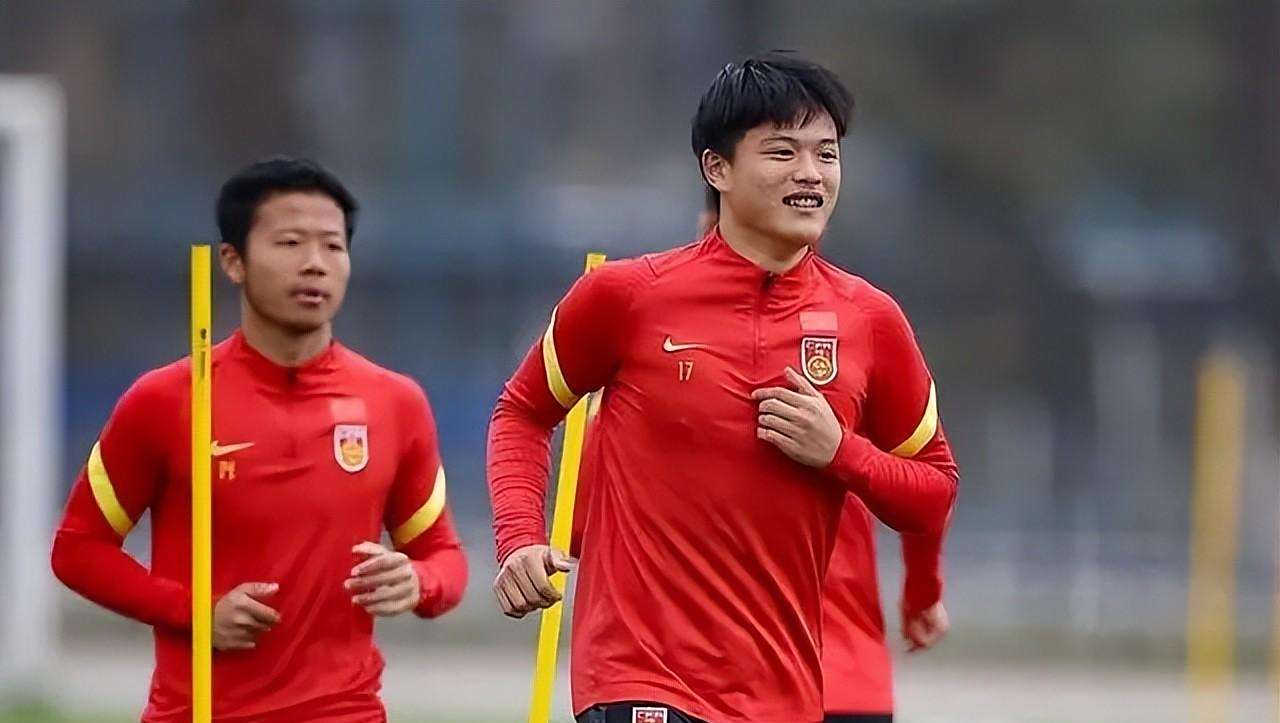 山西队联手新人在比赛中崭露头角,备受瞩目 山西队联手新人在比赛中崭露头角,备受瞩目