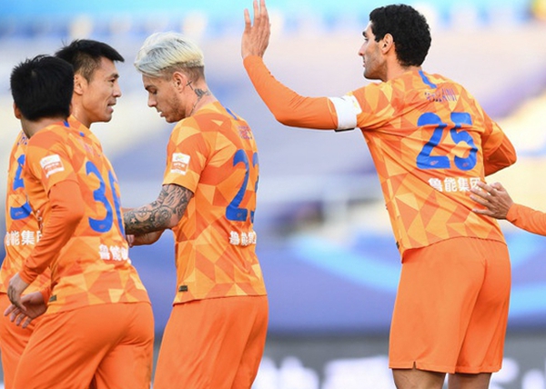 包含杭州绿城主场战平山东鲁能，取得宝贵积分的词条