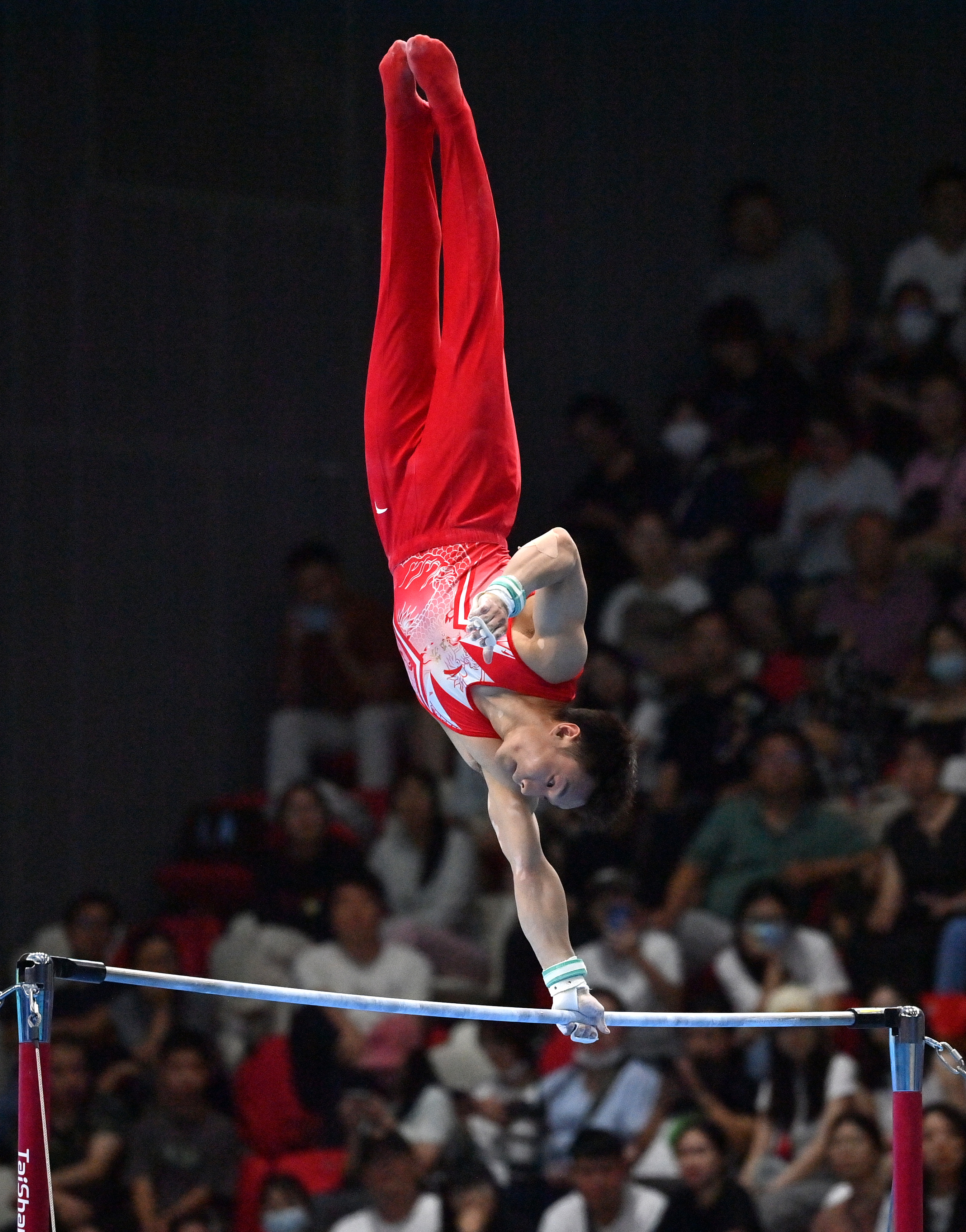 体操团体决赛惊险激烈,中国选手斩获好成绩 体操团体决赛惊险激烈,中国选手斩获好成绩