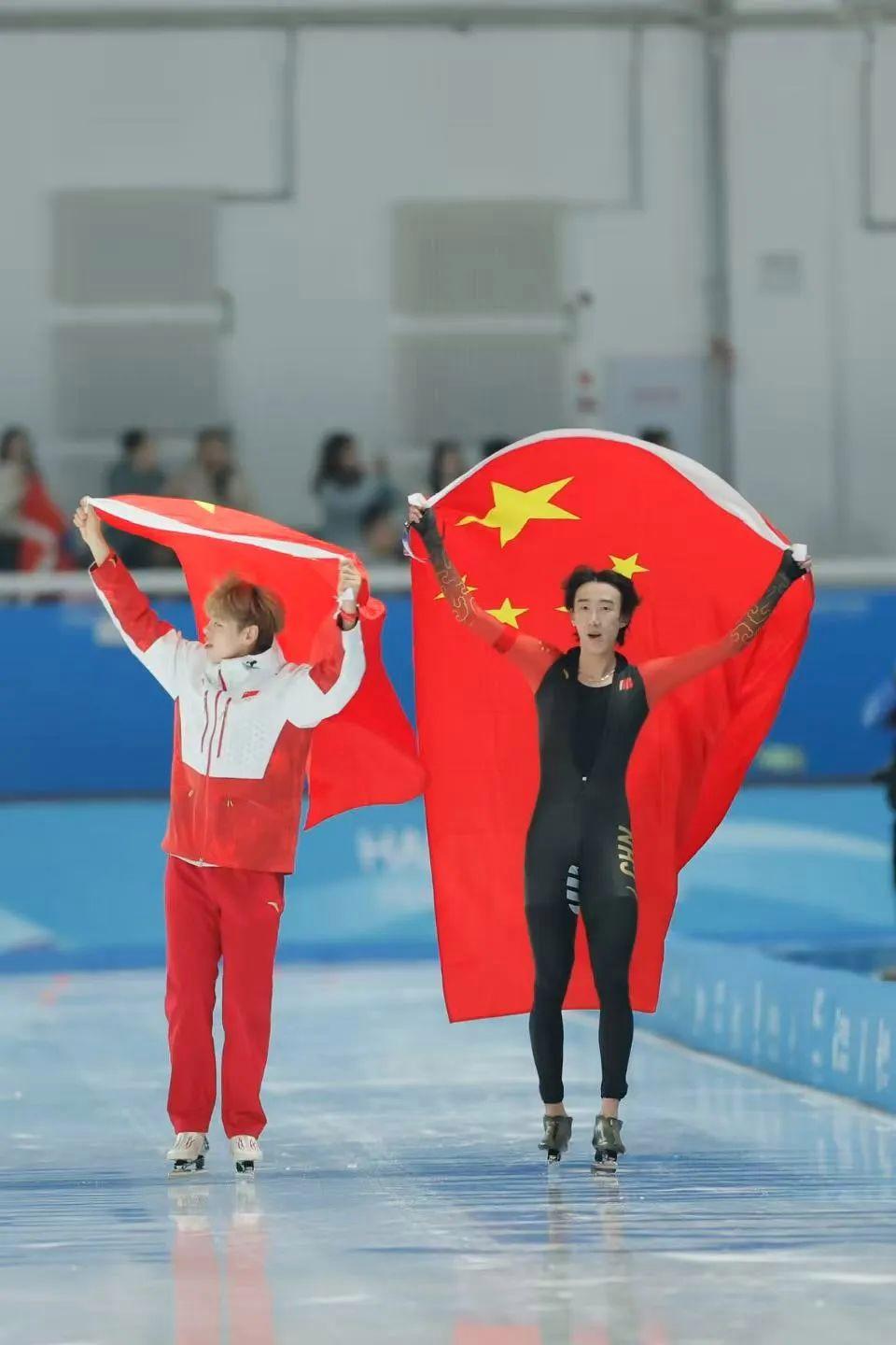 北马其顿游泳选手实现突破!夺得银牌 北马其顿游泳选手实现突破!夺得银牌