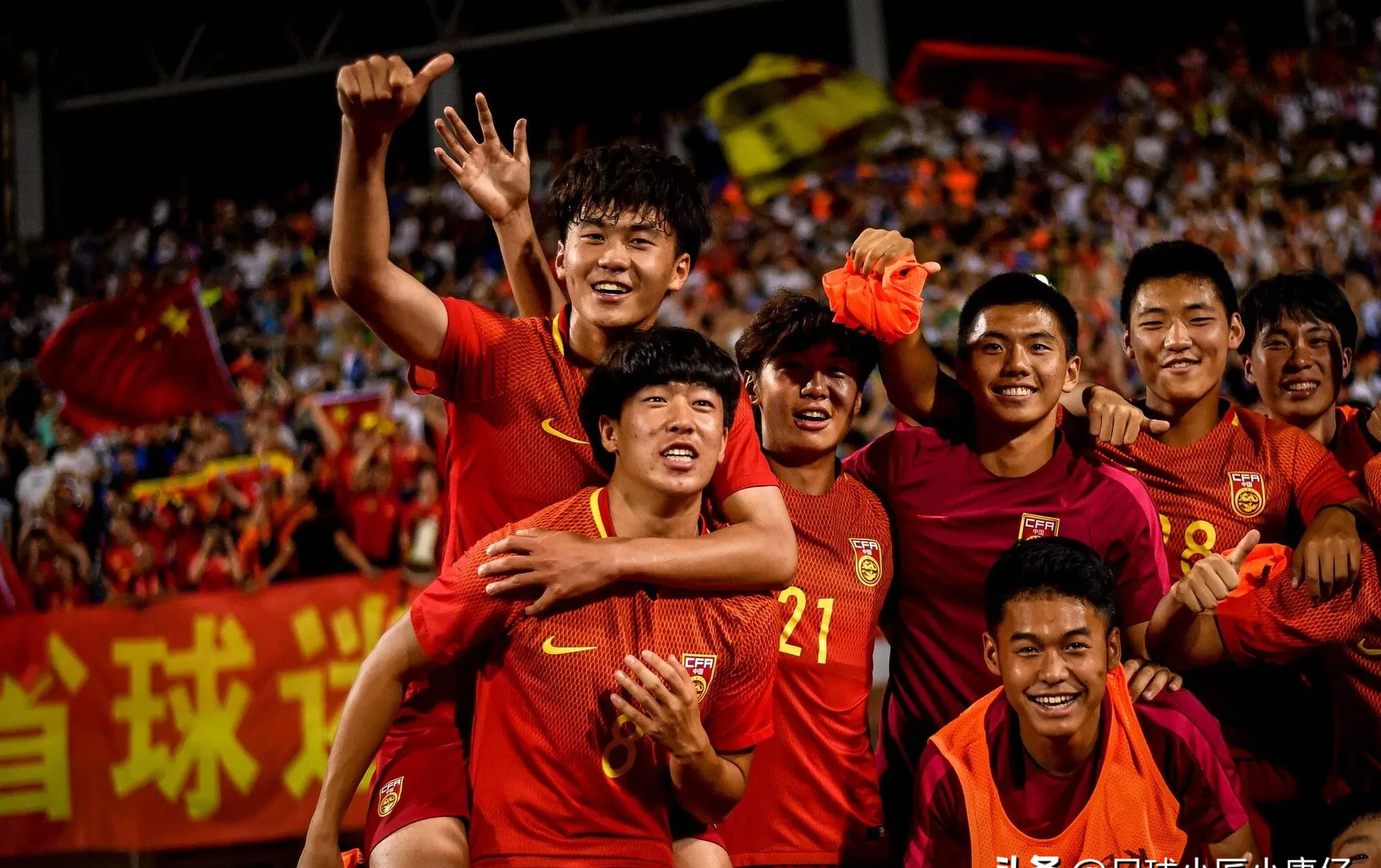 包含中超球员奋勇拼搏,助力球队连连获胜的词条 包含中超球员奋勇拼搏,助力球队连连获胜的词条