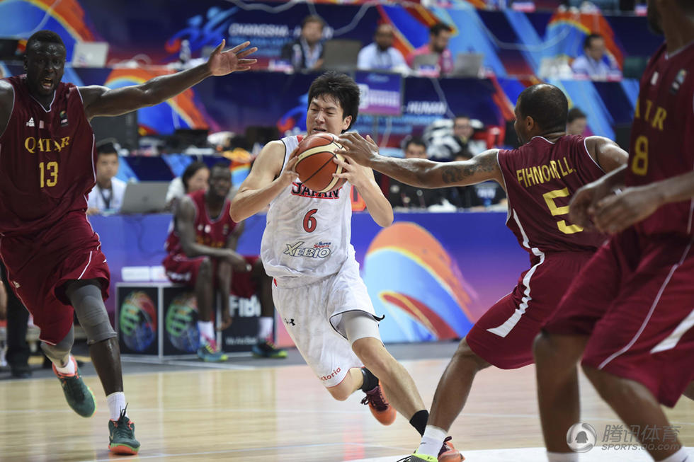 卡塔尔球队突破重围,晋级淘汰赛 卡塔尔球队突破重围,晋级淘汰赛