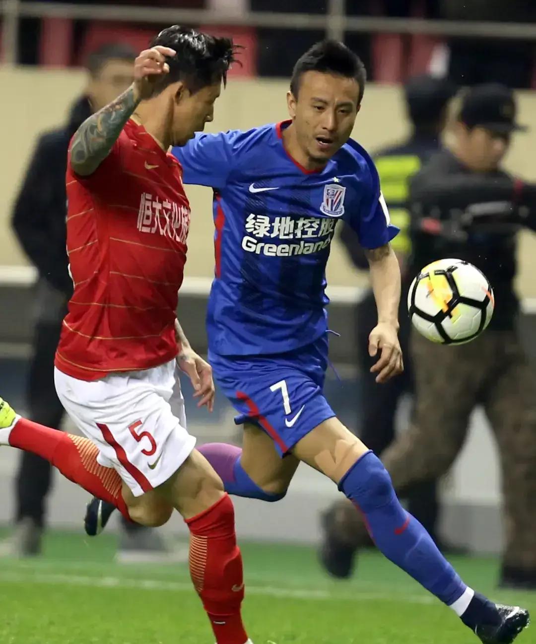 球员在联赛上精湛技艺眼花缭乱 球员在联赛上精湛技艺眼花缭乱