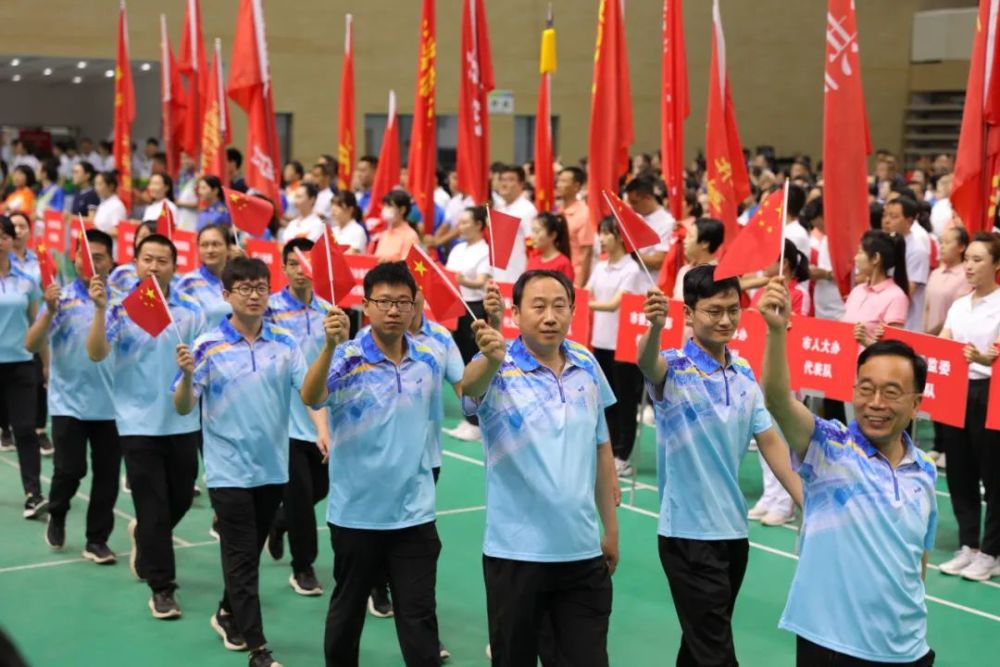 关键时刻爆发，全队团结拼搏斩获胜利