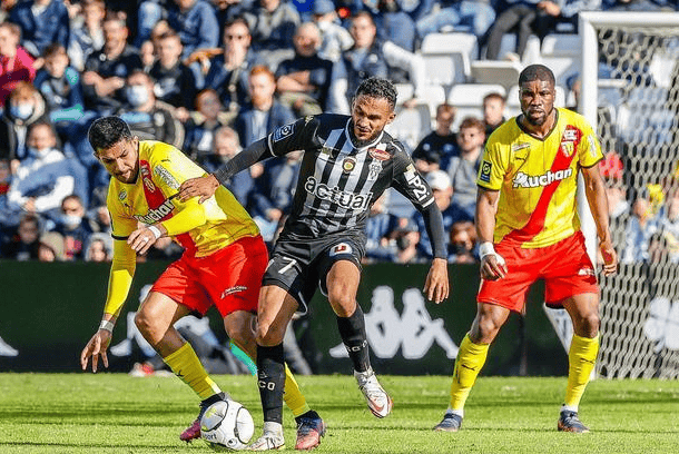 斯特拉斯堡在法甲比赛中打破连败