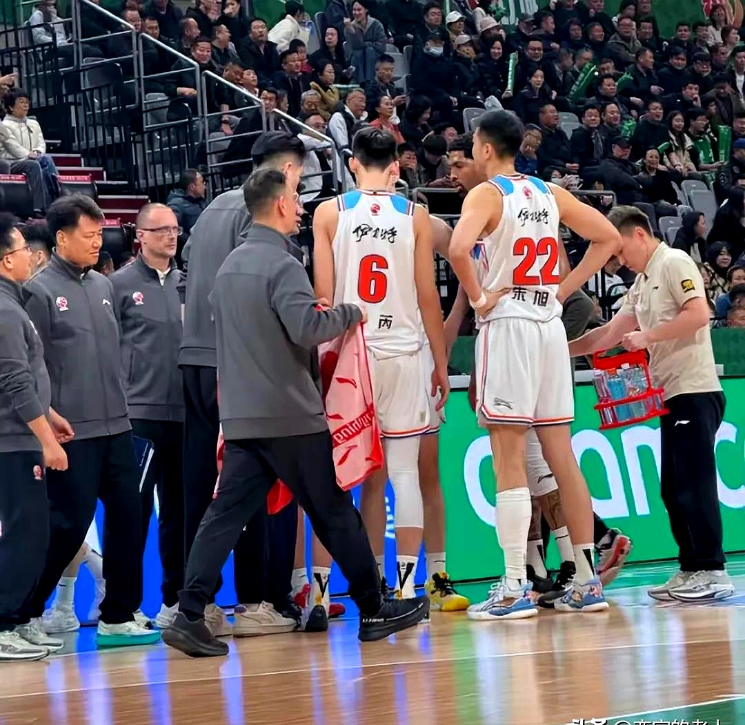 CBA总决赛：新疆勇士队大胜领先两场比赛的简单介绍