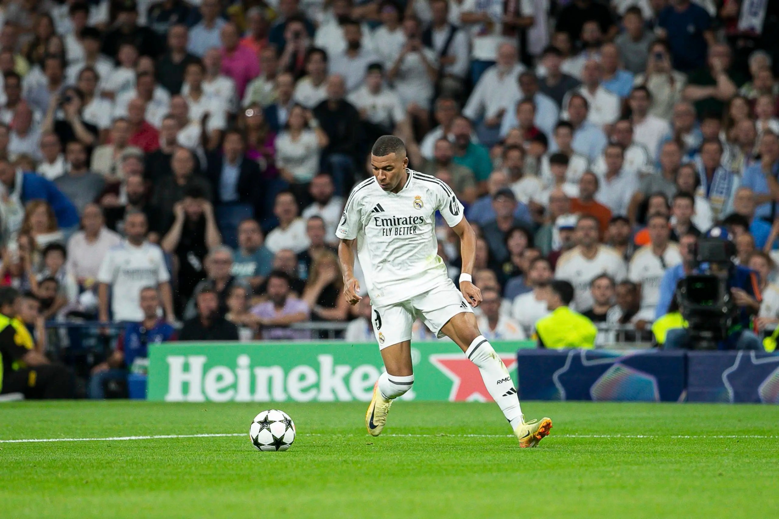 皇家马德里稳坐联赛榜首，备战欧冠半决赛的简单介绍