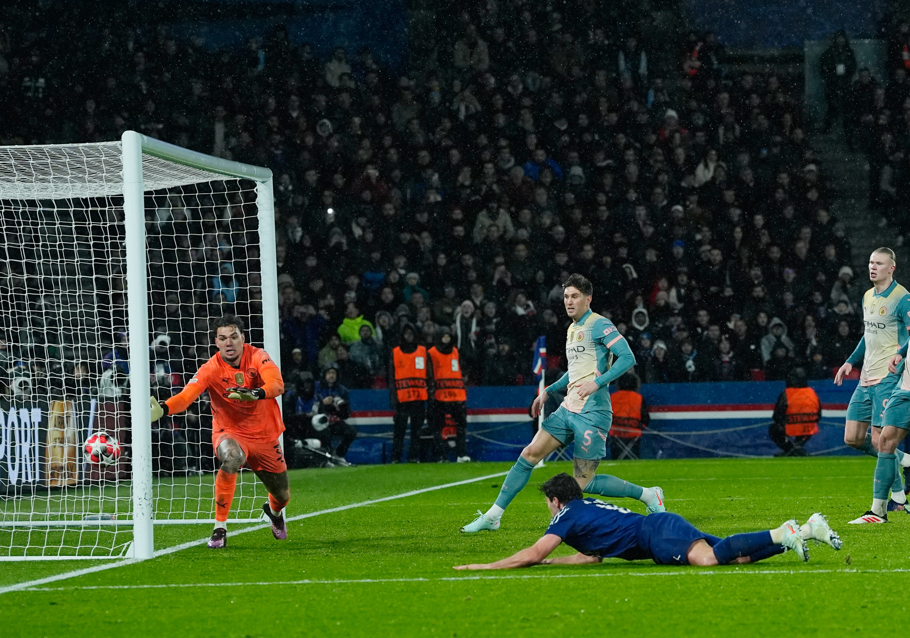 曼城客场大胜巴萨,晋级欧冠半决赛 曼城客场大胜巴萨,晋级欧冠半决赛