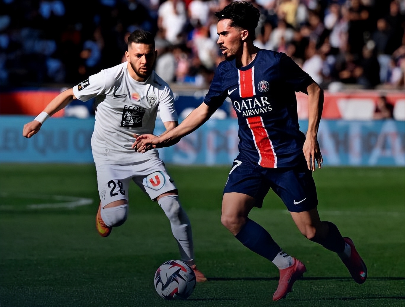 巴黎圣日耳曼全取三分，确保领先地位