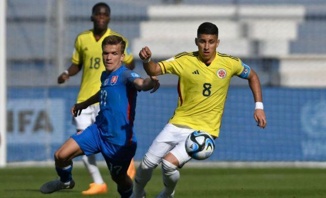 佛罗伦萨客场击败萨索洛,豪取三分 佛罗伦萨客场击败萨索洛,豪取三分