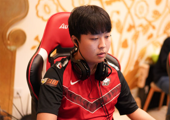 关于MAD横扫DRX，Knight团战一打五宿敌对决半决赛，技惊四座的信息