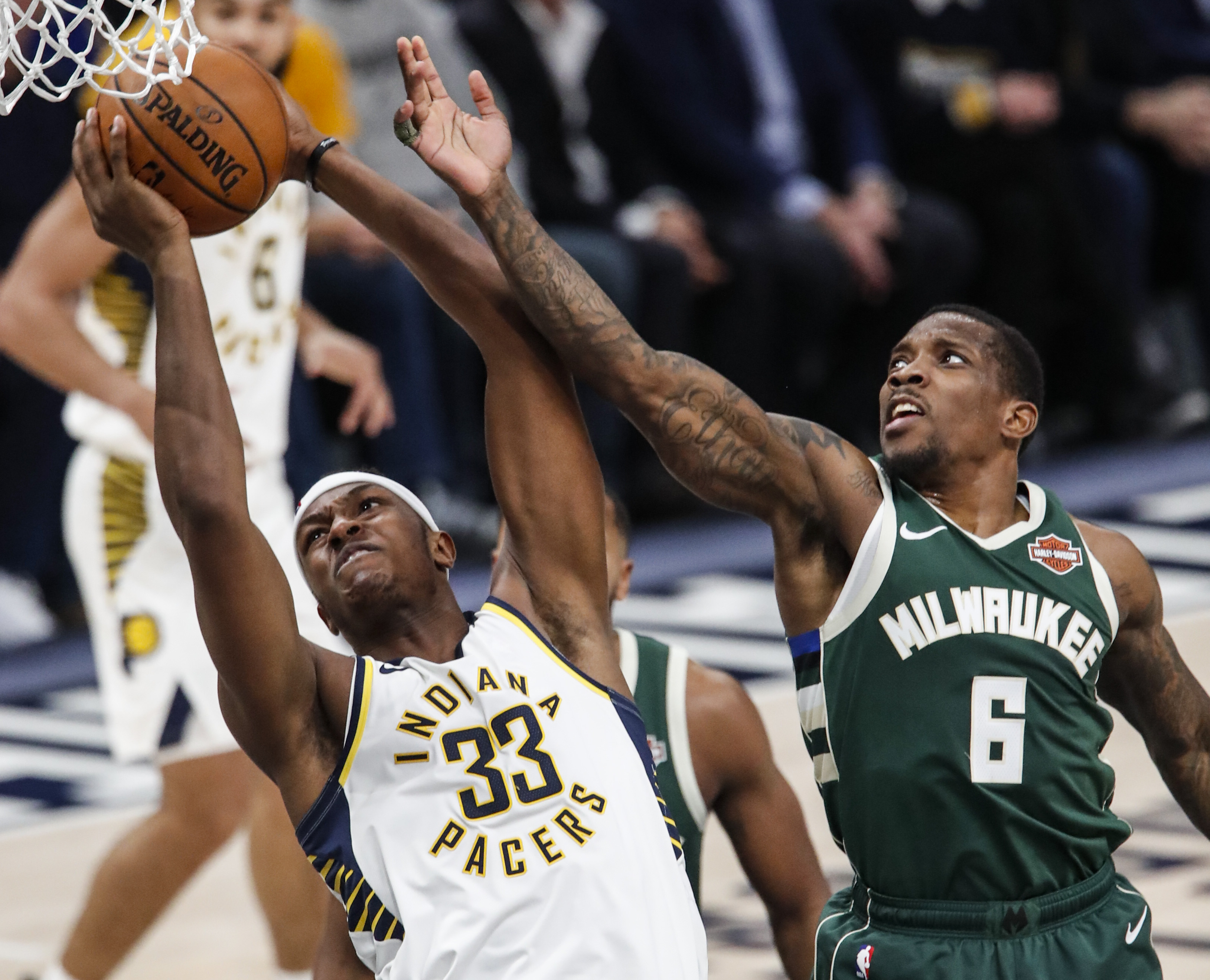 雄鹿击败76人，豪取胜利