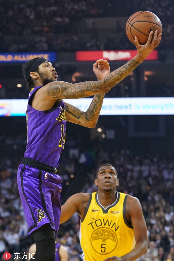 老鹰队助教受伤离场,球队面临挑战 老鹰队助教受伤离场,球队面临挑战